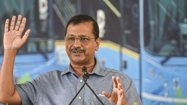 दिल्ली सरकार 53 रूटों पर DMRC की इलेक्ट्रिक बसें करेगी ऑपरेट, जानिए यात्रियों बस पकड़ने में लगेगी कितनी देर