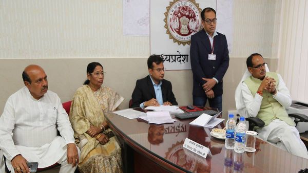 Jabalpur में नमामि नर्मदे प्रोजेक्ट की समीक्षा, तीन फेज में होंगे प्रोजेक्ट के कार्य: सीएम शिवराज सिंह