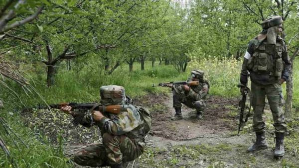 छत्‍तीसगढ़: CRPF को मिली बड़ी कामयाबी, चार इनामी समेत 34 नकस्लियों ने किया आत्‍मसमर्पण