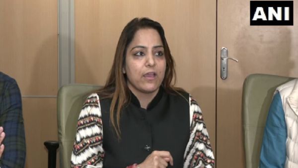 MCD हाउस हंगामा: FIR दर्ज कराने AAP नेताओं के साथ थाने पहुंचीं दिल्ली मेयर, BJP जाएगी कोर्ट