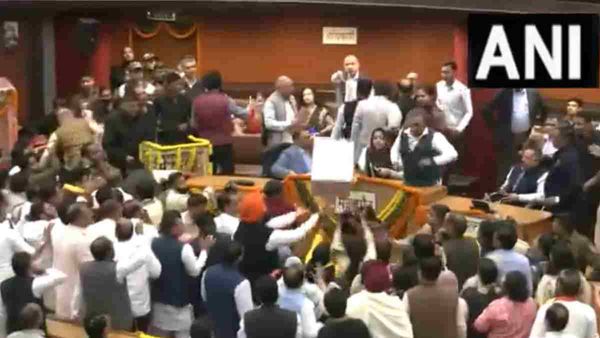 'BJP ने चुनाव का बैलेट बॉक्स ही लूट लिया', मनीष सिसोदिया ने Video शेयर कर लगाए बड़े आरोप