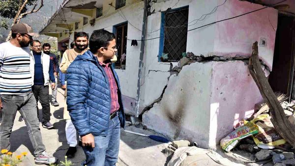 Uttarakhand: जोशीमठ के साथ ही ​अब मिशन कर्णप्रयाग, डीएम ने प्रभावितों को शिफ्ट करने के साथ ही ये दिए निर्देश