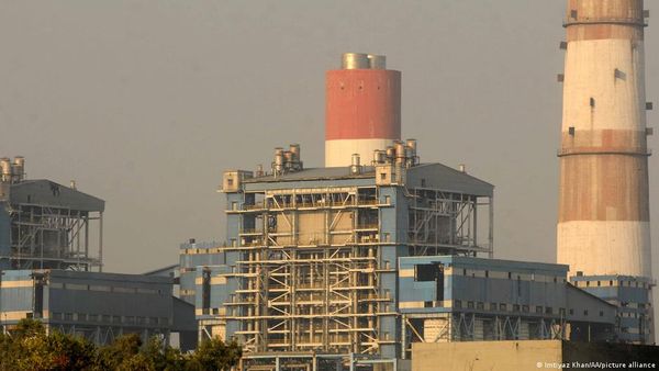 भारत: कोयला आधारित संयंत्रों को बिजली उत्पादन बढ़ाने का आदेश