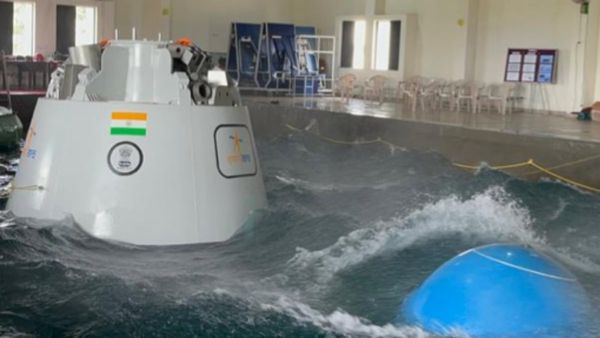 Gaganyaan Mission: गगनयान की समुद्र में लैंडिग के बाद कैसे होगी रिकवरी? इसरो ने नेवी के संग मिल कर की टेस्टिंग