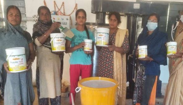 छत्तीसगढ़ में गोबर से पेंट उत्पादन की 13 इकाइयां  स्थापित, 29 प्रक्रियाधीन
