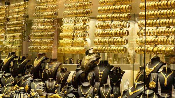Gold-Silver Price Today: शादी के सीजन में सोना और चांदी के दामों में गिरावट, देखें आज के ताजा भाव