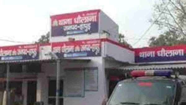 Hapur में सामने आई पति की हैवानियत, निर्वस्त्र कर पत्नी को बेल्ट और डंडों से पीटा, बनाया वीडियो