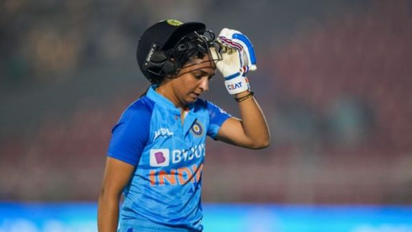 सेमीफाइनल में हरमनप्रीत कौर के रन आउट पर भड़कीं पूर्व भारतीय कप्तान, कहा- पिच पर क्या जॉगिंग कर रही थीं?