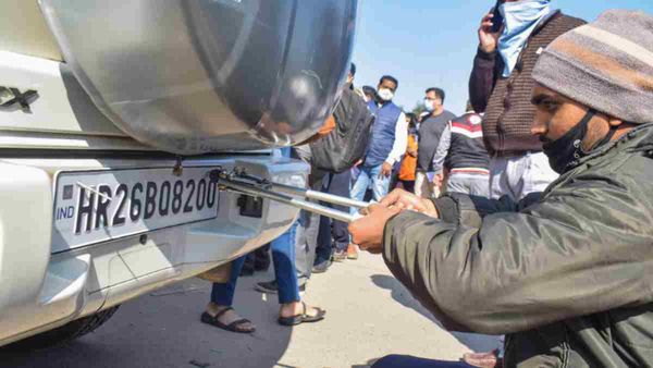 कार-बाइक में नहीं है HSRP नंबर प्लेट तो हो जाएं सावधान! 16 फरवरी से देना होगा भारी-भरकम जुर्माना