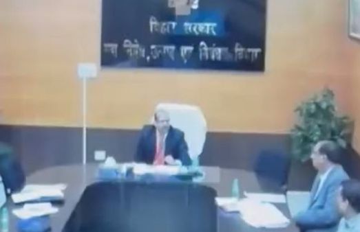 बिहार: IAS अफसर केके पाठक भूले शब्दों की 'मर्यादा', डिप्टी कलेक्टर से लेकर बिहारियों को दी भरी मीटिंग में गाली