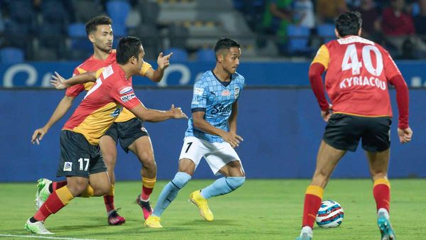 मुंबई सिटी एफसी ने उठाई ISL विनर्स लीग शील्ड, पर ईस्ट बंगाल से हार ने जश्न किया फीका