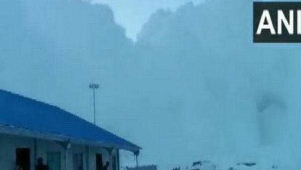 Avalanche: जम्मू-कश्मीर के 12 जिलों में हिमस्खलन की चेतावनी जारी, लोगों को सावधानी बरतने की सलाह