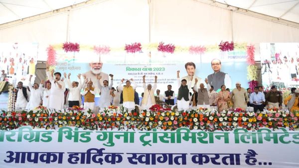 MP News: सिंधिया के सामने नतमस्तक हुए दो मंत्री, सिसोदिया ने बताया भगवान, प्रदुमन सिंह तोमर ने किया प्रणाम