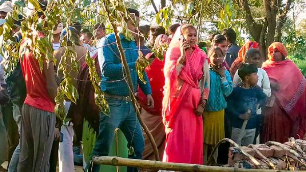 Kanpur News: अतिक्रमण हटाने के दौरान जिंदा जलीं मां-बेटी, SDM-SHO सहित 13 लोगों पर हत्या का केस दर्ज