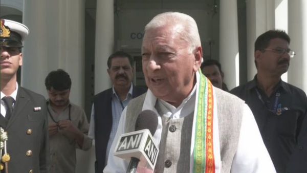 केरल राज्‍यपाल ने सीएम विजयन को दिया जवाब - तीन तलाक पर अब 40 कोड़े नहीं मार सकते इसलिए होती है जेल