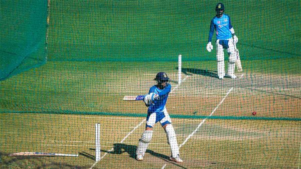 IND vs AUS: केएल राहुल, शुभमन गिल में किसे मिलेगा मौका? टीम प्रबंधन के सामने है प्लेइंग 11 का बड़ा सिरदर्द