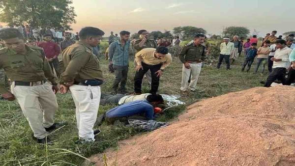 छतरपुर में खेत में खेलते—खेलते 30 फीट गहरे बोरवेल में गिरी 3 साल की मासूस बच्ची