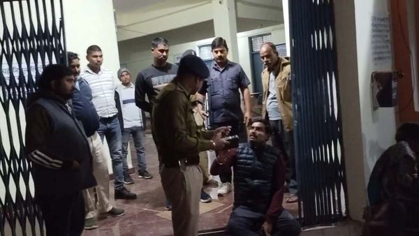 विधायक को दिखाई वर्दी की धौंस, थाने में धरने पर बैठ गए माननीय, एसपी ने TI को किया लाइन हाजिर