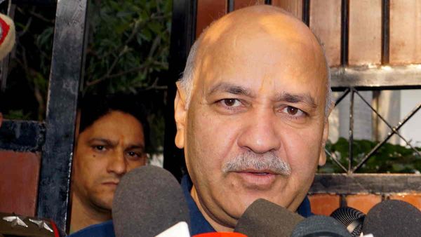 Delhi: गिरफ्तारी के खिलाफ सुप्रीम कोर्ट पहुंचे मनीष सिसोदिया, तत्काल सुनवाई की मांग