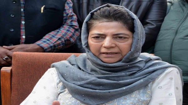 दिल्ली HC से महबूबा मुफ्ती को राहत, 3 साल बाद मिला पासपोर्ट, 80 वर्षीय मां को मक्का ले जाने के लिए की थी अपील