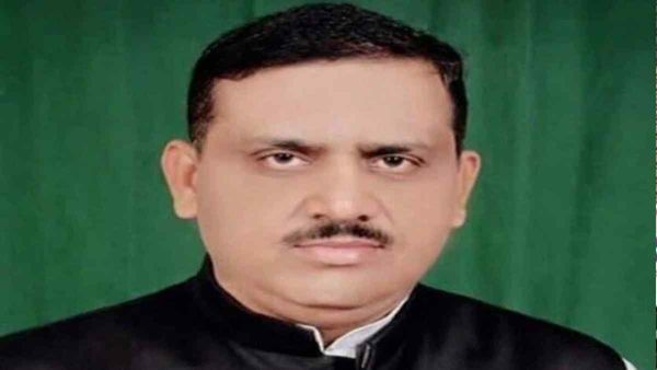 Kanpur: मां-बेटी की मौत के मामले पर गरमाई सियासत, पीड़ित परिवार से मिलने जा रहे सपा विधायक नजरबंद