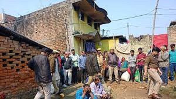 Maharajganj: आग में झुलसने से मां और दो साल की बेटी की मौत, पति व ससुर हिरासत में, जांच में जुटी पुलिस