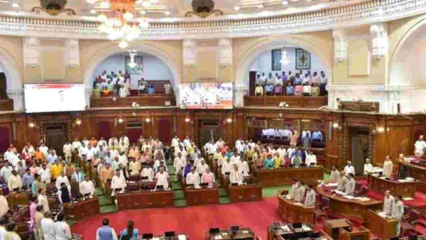 UP Budget 2023: CAG की रिपोर्ट ने उच्च शिक्षा में कमियों पर उठाए कई सवाल, आप भी जानिए