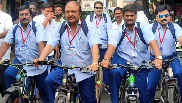 स्कूल यूनिफॉर्म पहनकर विधानसभा क्यों पहुंचे विपक्षी विधायक ? विरोध का नया अंदाज देखकर सब हैरान