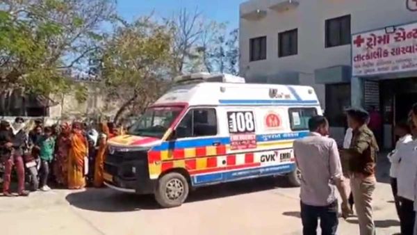 Gujarat: पाटन में दर्दनाक हादसा, टायर फटने के बाद खड़े ट्रक में जा घुसी जीप, 6 की मौत