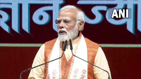 महर्षि दयानंद की 200वीं जयंती पर बोले PM मोदी, कहा- स्वामी जी के रास्ते से करोड़ों लोगों में हुआ आशा का संचार