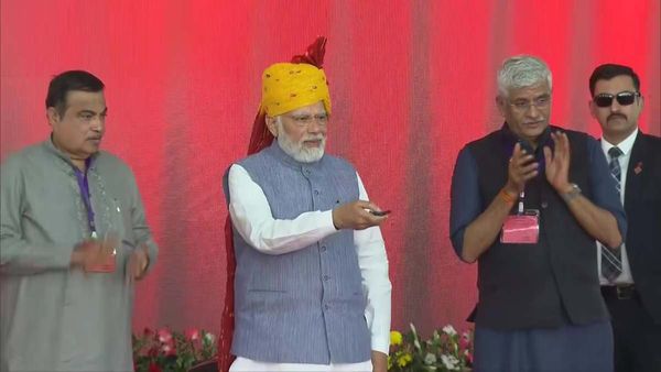 Rajasthan: दौसा से देश के सबसे बड़े एक्सप्रेस-वे के पहले फेज का उद्घाटन, पीएम मोदी बोले-भारत का तेज विकास जरूरी