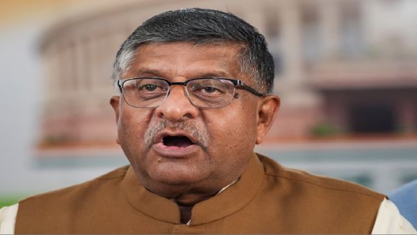 'क्या हो गया नीतीश बाबू को, बिहार तो संभलता नहीं, कांग्रेस भाव नहीं देती', 100 सीटें वाले बयान पर BJP का हमला