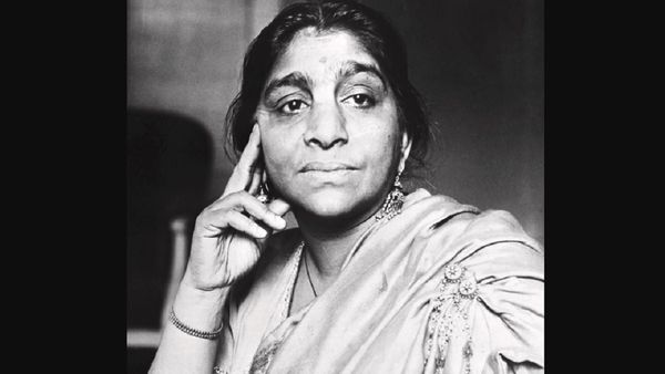 Sarojini Naidu: 'पुरुष देश की शान हैं तो महिला देश की नींव है', सरोजिनी नायडू की जयंती पर पढ़ें अनमोल विचार
