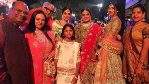 मौत से थोड़ी देर पहले श्रीदेवी ने ख‍िंचवाई थी ये फोटो, तस्वीर में दिखा एक्ट्रेस का ऐसा चेहरा