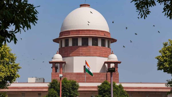 SC Freed Juvenile: 25 साल मौत के साये में रहने के बाद आजाद होगा युवक, पांच महिलाओं की हत्या के समय जुवेनाइल था