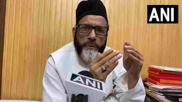 'किसी में दम नहीं है, भारत को हिन्दू राष्ट्र बनाए', धीरेंद्र शास्त्री के बयान पर बोले मौलाना तौकीर रजा