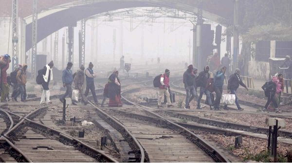 महाराष्ट्र: टॉवर वैगन ट्रेन ने 4 कर्मचारियों को मारी टक्कर, मौके पर ही मौत