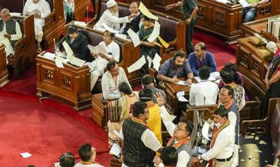 बंगाल में बजट सेशन के बीच विधानसभा की लॉबी में टहलते मिले 'फर्जी विधायक', सवालों के घेरे में सुरक्षा व्यवस्था