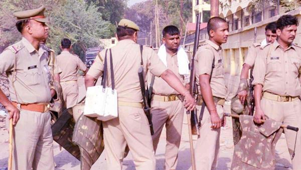 West Bengal: पश्चिम बंगाल में TMC कार्यकर्ताओं के बीच झड़प, तोड़फोड और फायरिंग, कई घायल