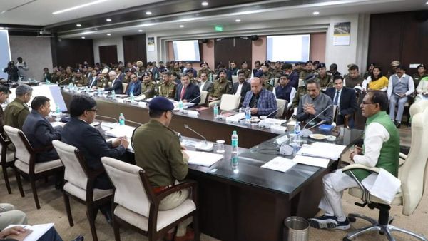 MP Latest News : IG और SP से CM शिवराज ने की चर्चा, कहा- धर्मांतरण पर रखें नजर व मजबूत करें इंटेलिजेंस