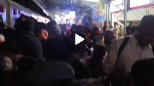 Bhopal: रेलवे स्टेशन पर दिखाई दिया रुद्राक्ष उत्सव का असर, स्पेशल ट्रेन चलाने के बावजूद भीड़ कम नहीं हुई