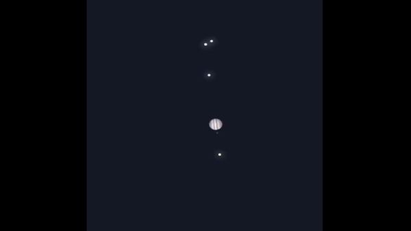 5 Planets Alignment: एक और दुर्लभ नजारा, चांद के पास एक लाइन में दिखे पांच ग्रह, Video