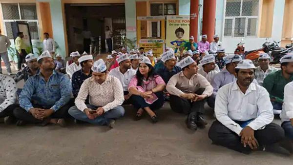 आगरा में AAP कार्यकर्ताओं का विरोध, स्मार्ट सिटी और G 20 में भ्रष्टाचार के आरोप