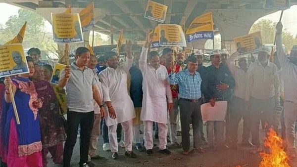 पानीपत में AAP कार्यकर्ताओं ने फूंका सरकार का पुतला, BJP पर लगाए लाठीचार्ज के आरोप