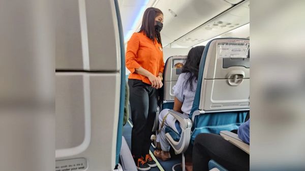अकासा एयर की एयर होस्टेस को देखकर यात्री रह गए हैरान, यूनिफॉर्म में बदलाव देखकर सभी ने की तारीफ