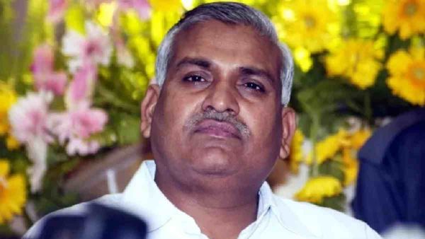 पूर्व मंत्री बाबू सिंह कुशवाहा पर आयकर विभाग ने कसा शिकांजा, जब्त की 35 करोड़ की संपत्ति