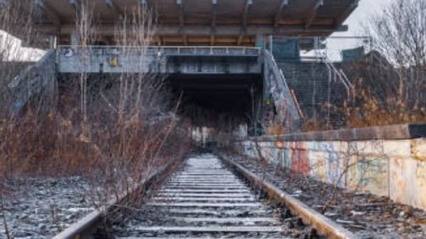 ये है भारत का भूतिया रेलवे स्टेशन! जहां 42 सालों तक नहीं रुकी कोई भी ट्रेन, छन-छन की आवाज का दावा