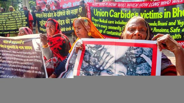Bhopal Gas Tragedy: भोपाल गैस त्रासदी के पीड़ितों को सुप्रीम कोर्ट से झटका, अतिरिक्त मुआवजे की मांग खारिज