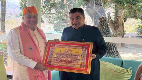 केंद्रीय परिवहन मंत्री से मिले भाजपा अध्यक्ष महेंद्र भट्ट, सड़क मार्ग से चारधाम यात्रा पर आयेंगे गड़करी