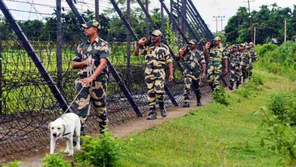 BSF ने सांबा में पाक की ओर से घुसपैठ कर रहे घुसपैठिए को किया ढेर